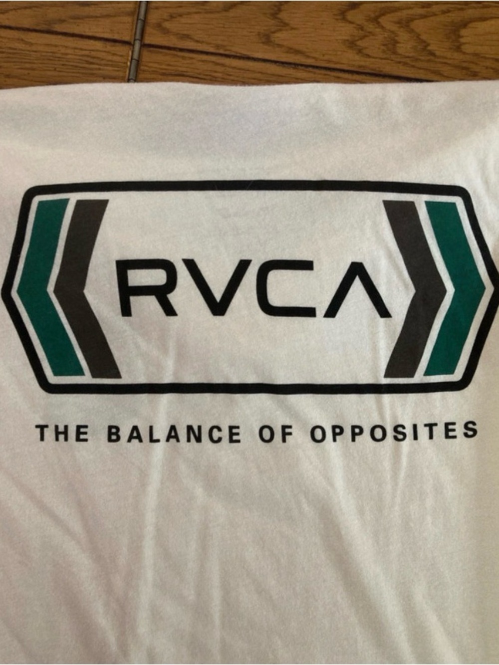 SOLD 🪬 RVCA T-Shirt - Picture 4 of 6